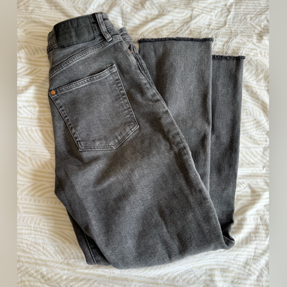 H&M Ultra High Waist Mom Jeans 🖤
